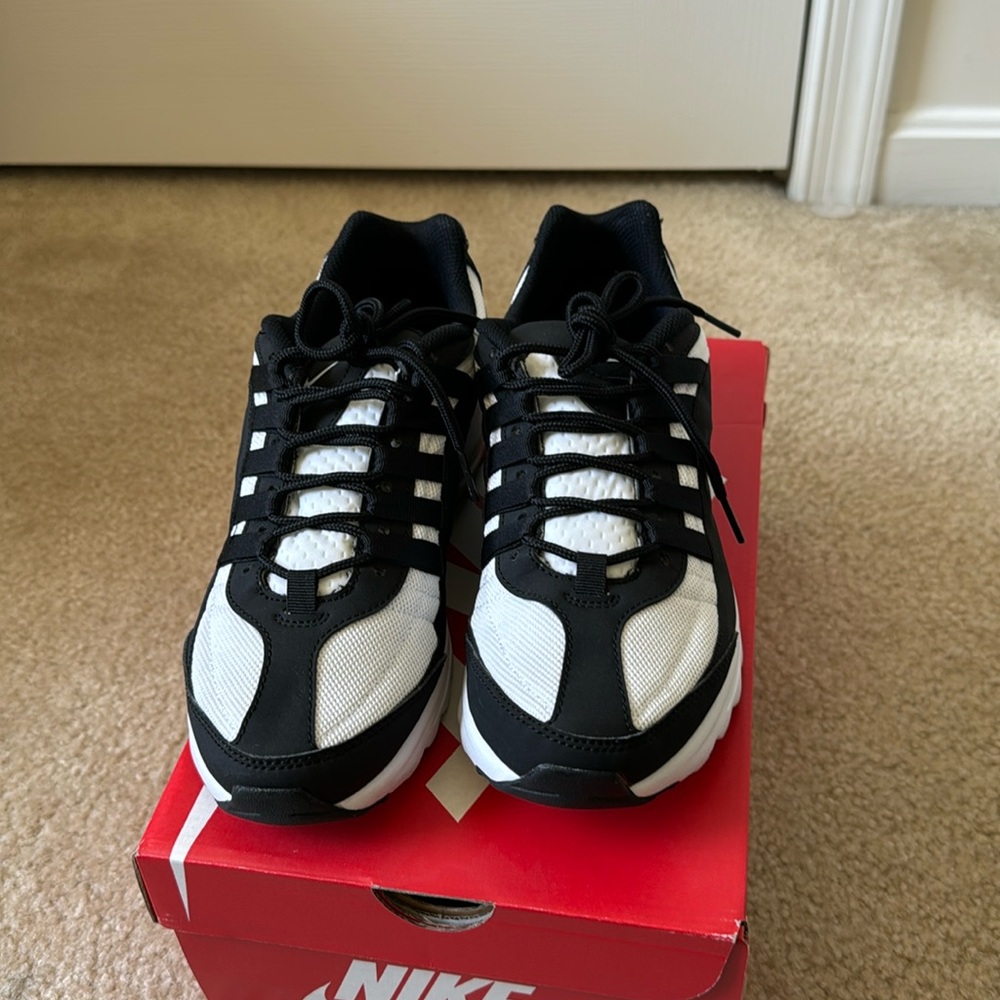 Nike air max. Like new.